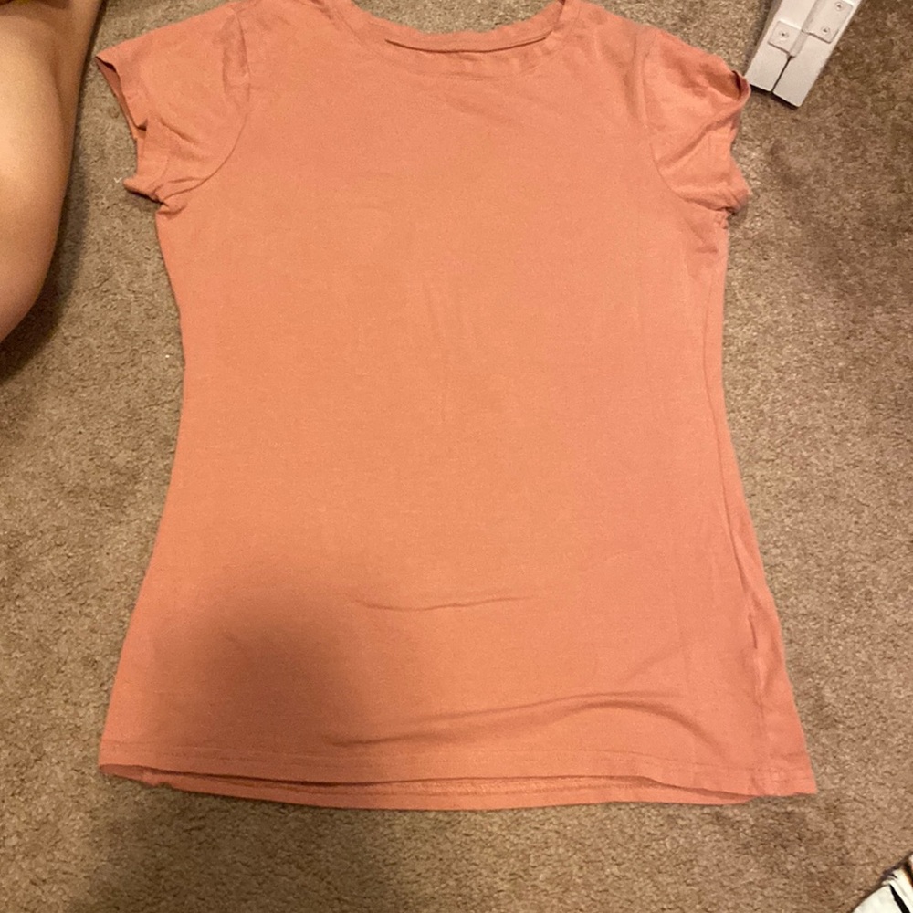 pink tee